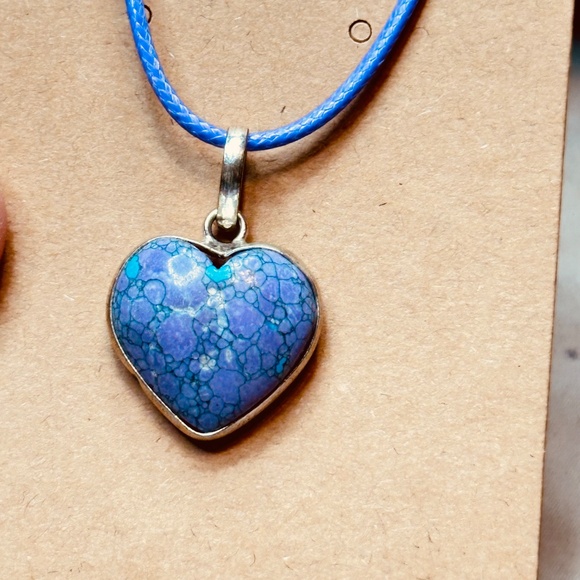 925 Sterling Silver Plated Purple w/Little Blue Howlite Heart Pendant Dyed EUC - Picture 6 of 12